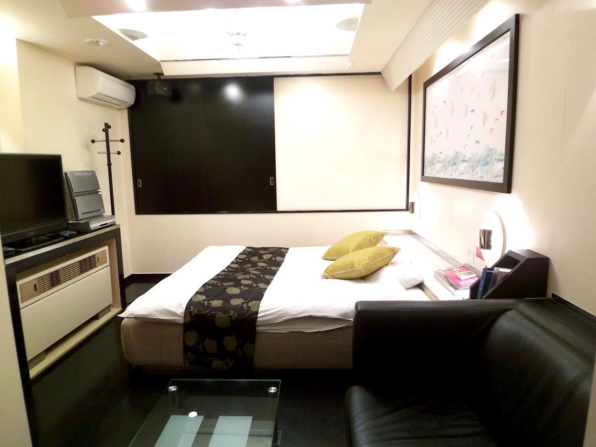 Hotel Dressy (Adults Only) Himeji Exteriör bild